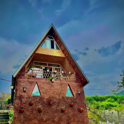 کلبه دوخوابه چوبی سوئیسی روما 1