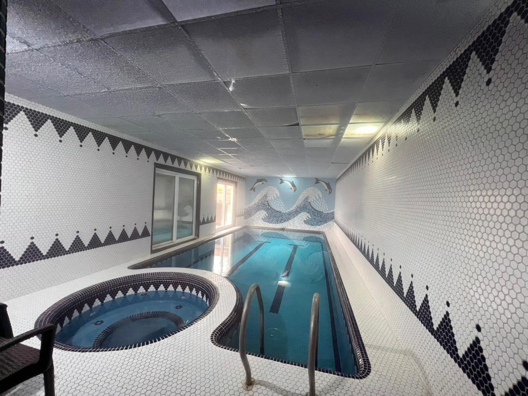 ویلا چهارخوابه استخردار آبگرم قرمز