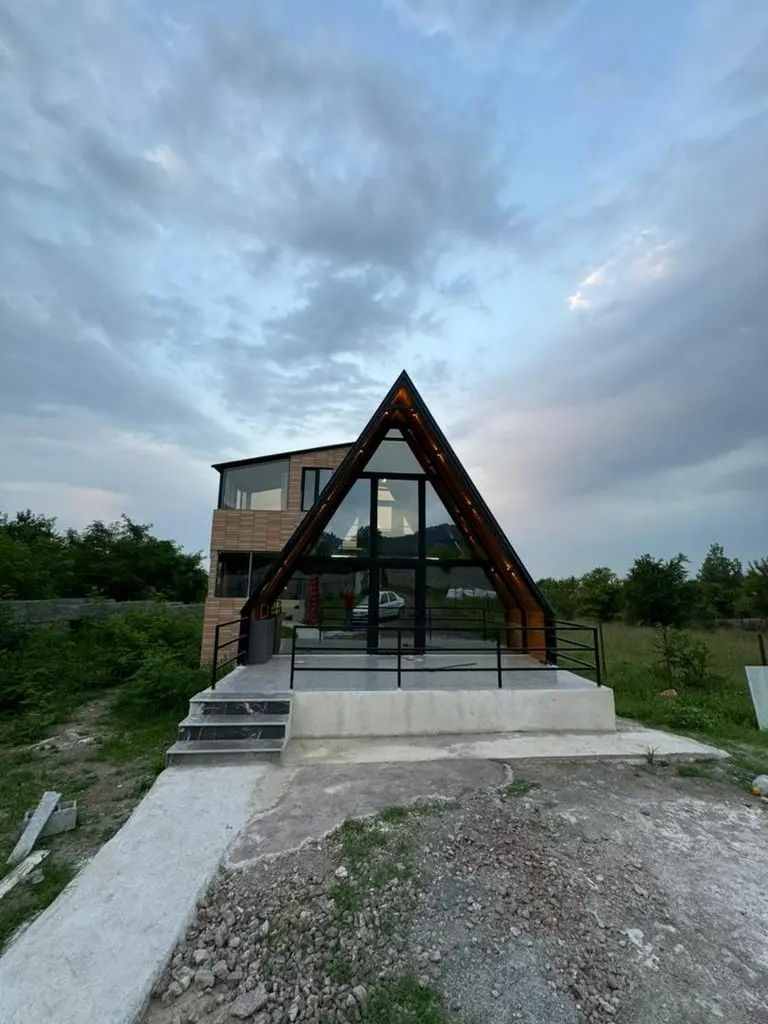 کلبه دوخوابه سوئیسی پردیس