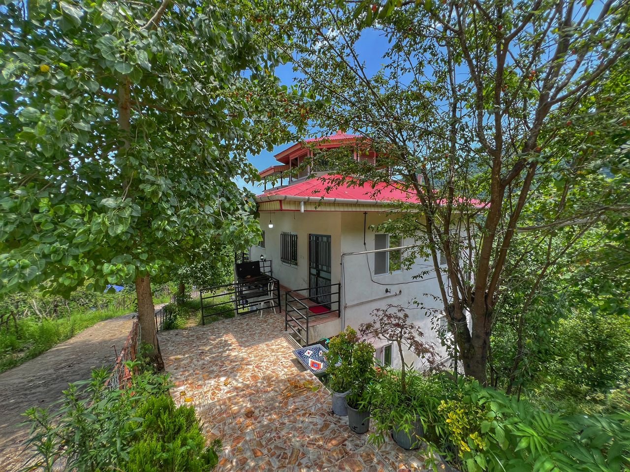 کلبه دوخوابه جکوزی دار جنگلی كرات