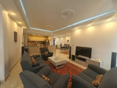 آپارتمان دوخوابه میان هاله