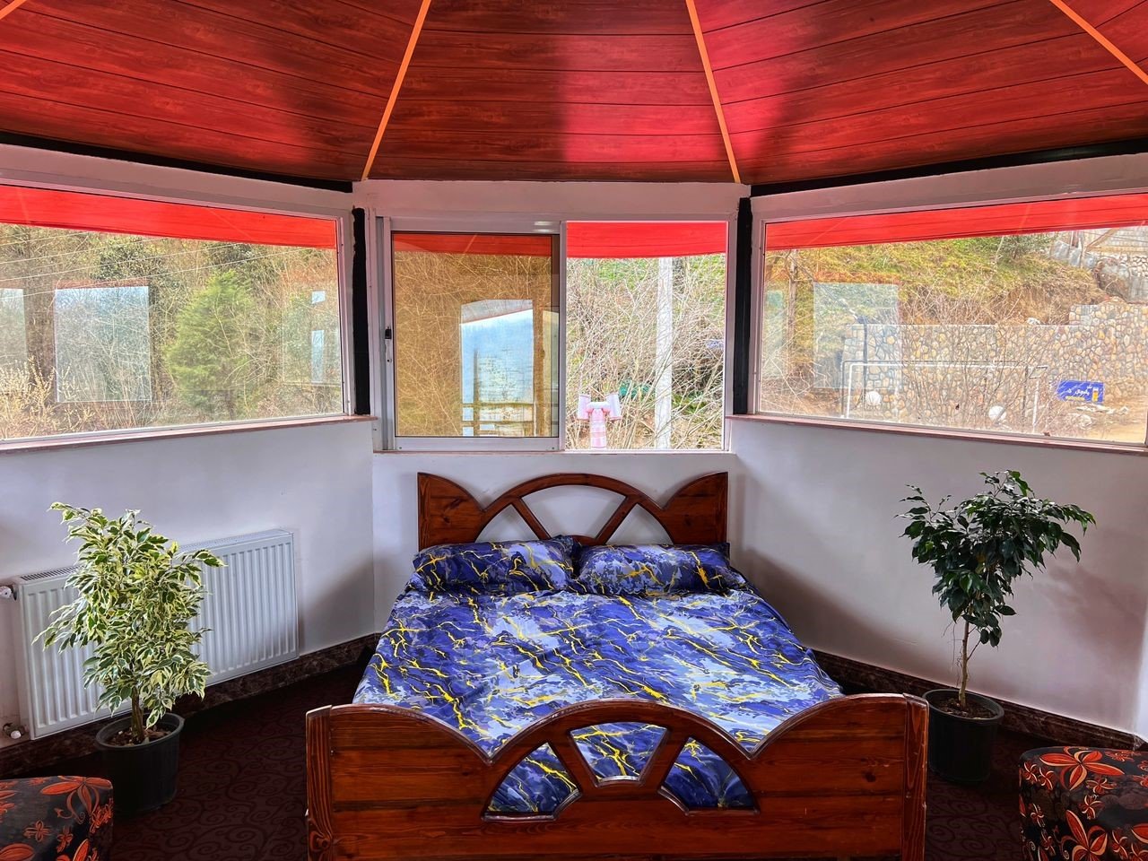 کلبه دوخوابه جکوزی دار جنگلی كرات