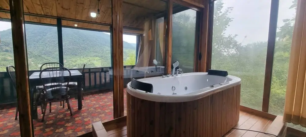 بوم گردی یک خوابه چوبی جکوزی دار تیکیش 1