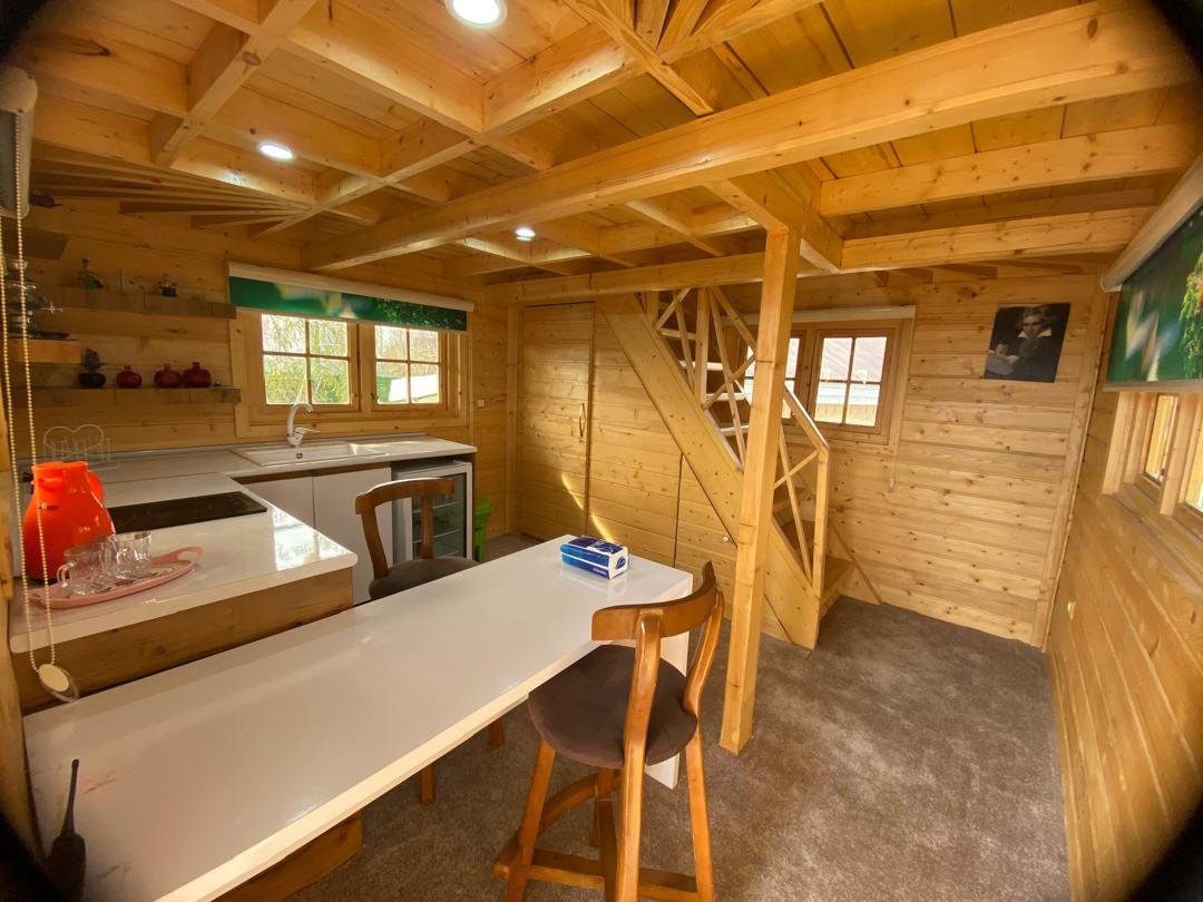 نیما و نیکان - واحد کلاه فرنگی