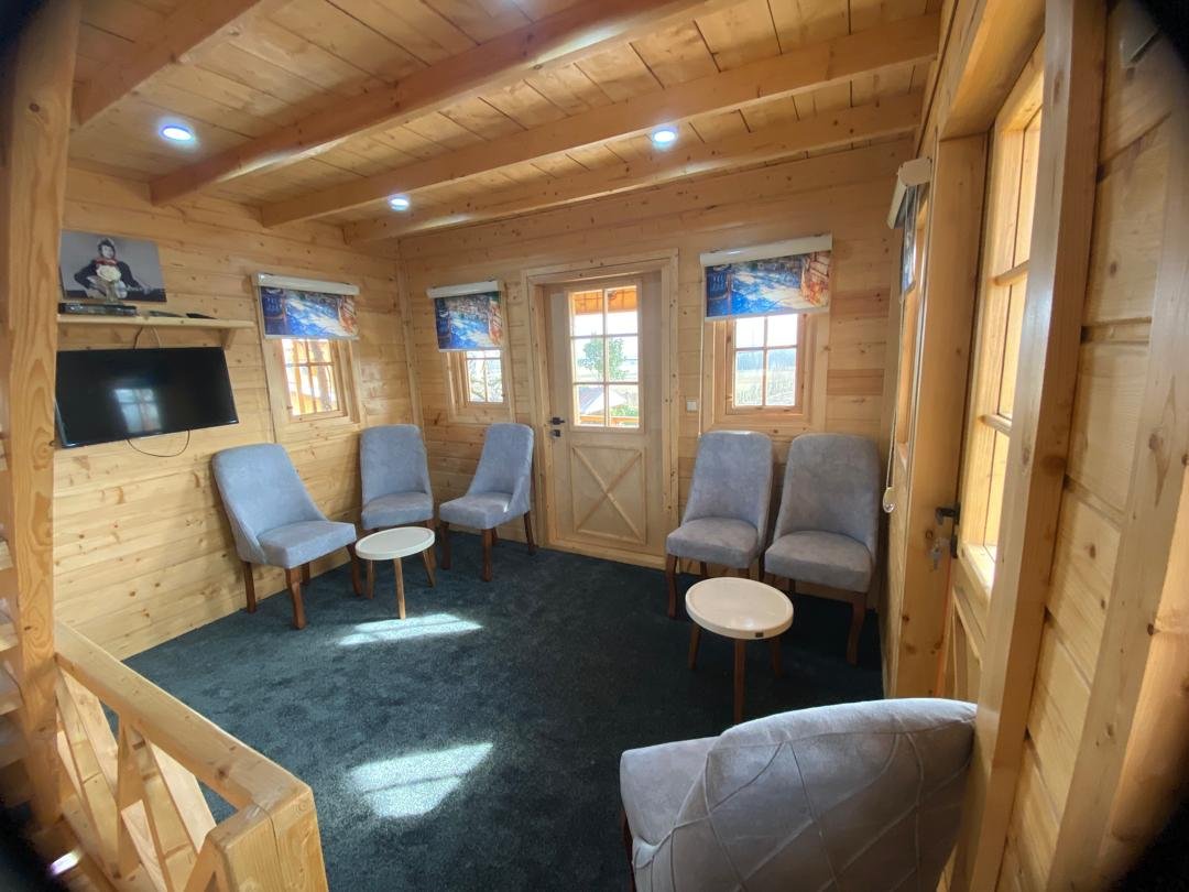 نیما و نیکان - واحد کلاه فرنگی