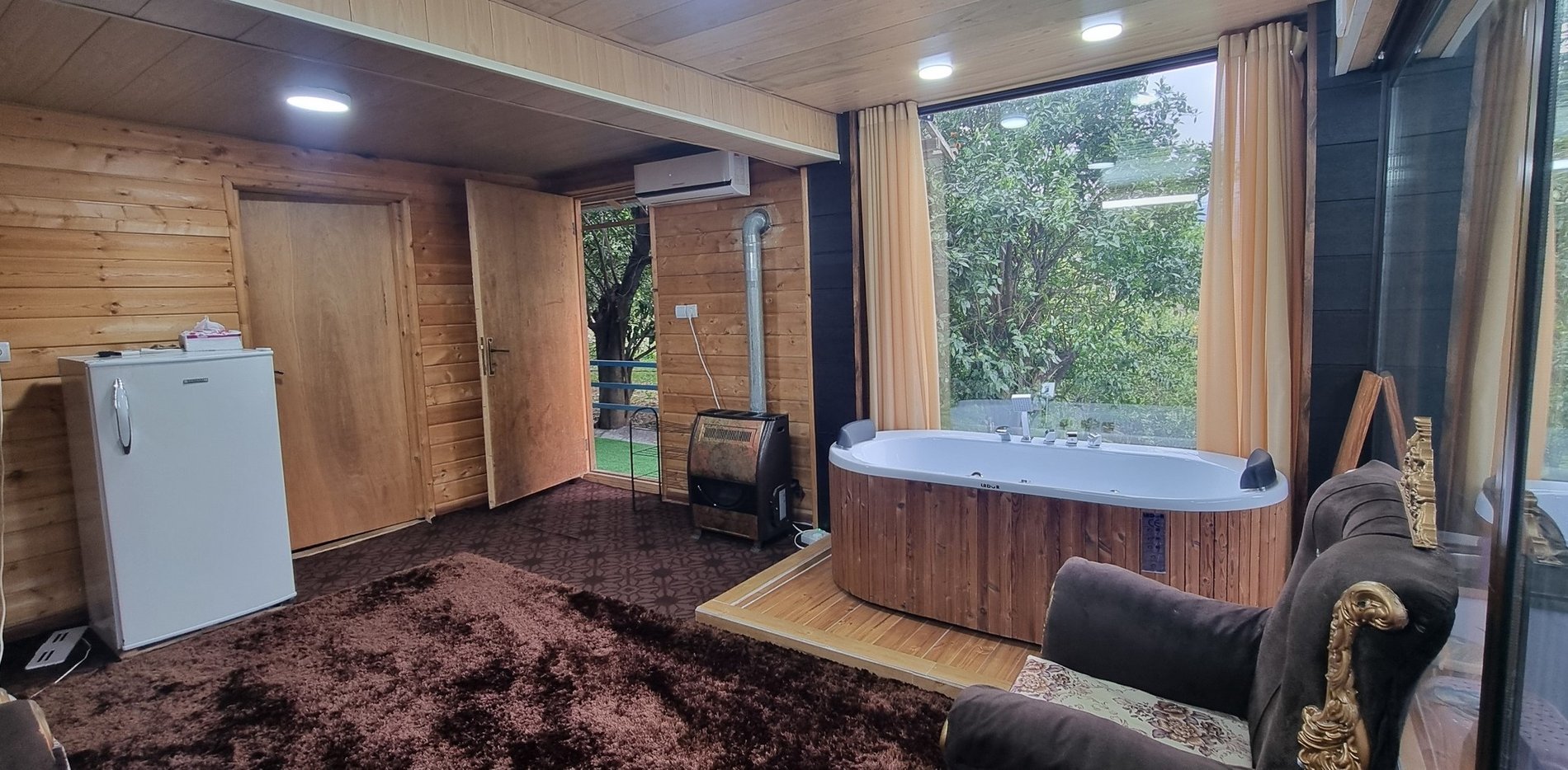 یک خوابه چوبی جکوزی دار تیکیش 2