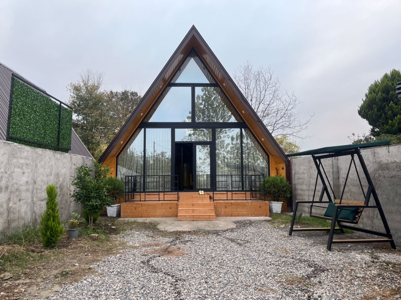 یک خوابه سوئیسی چوبی لنا