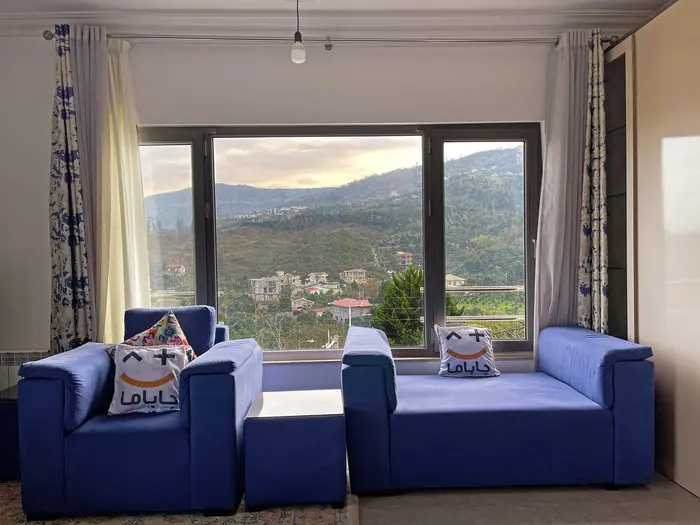 ویلا دوخوابه جنگلی خوش نشین 2 -  ویوی اقامتگاه از پنجره‌ی رو به خیابون