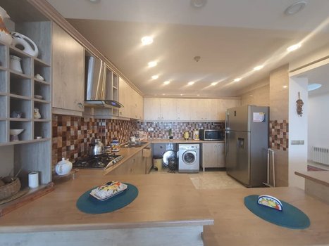 آپارتمان دوخوابه میان هاله