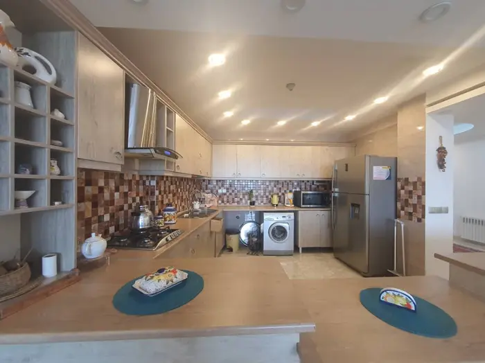 آپارتمان دوخوابه میان هاله