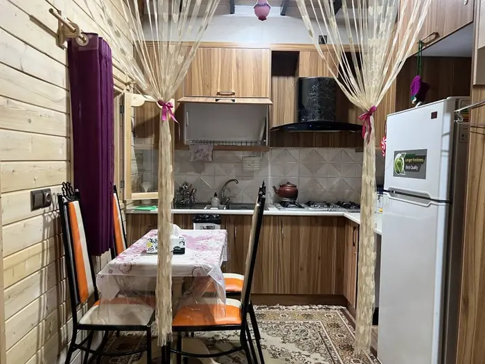 کلبه یک خوابه جنگلی ماه عسل بام سبز