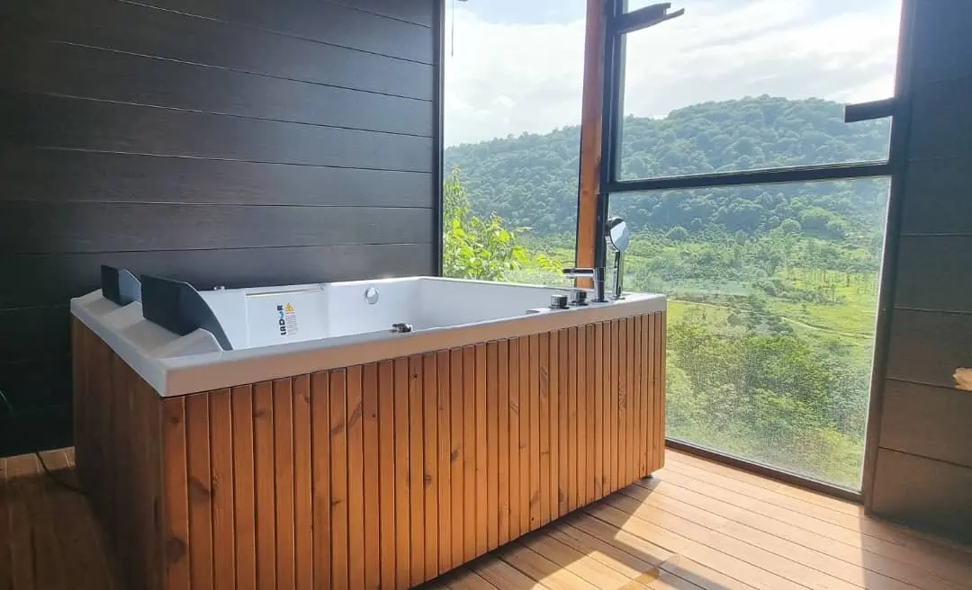 بوم گردی یک خوابه چوبی جکوزی دار تیکیش طبقه ۱