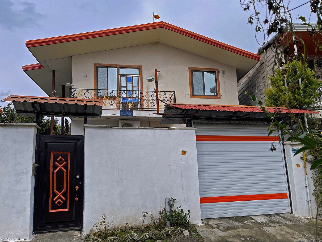 آپارتمان دوخوابه آرموئی