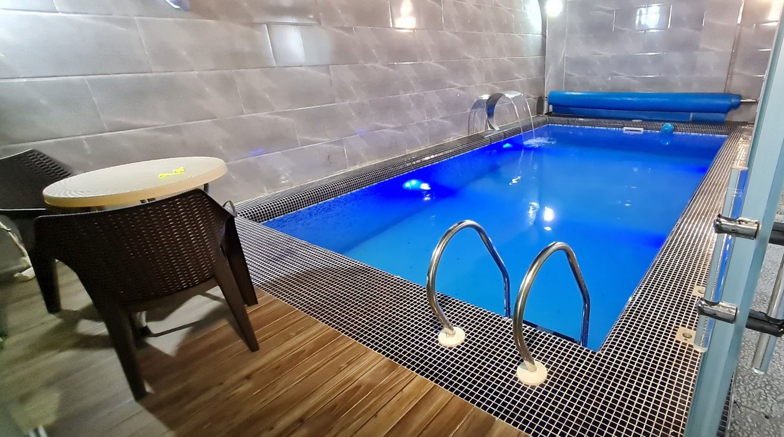 یک خوابه استخردار آبگرم لایت