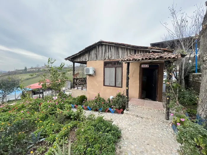 اقامتگاه سنتی یک خوابه گل باغ باران - واحد پامچال