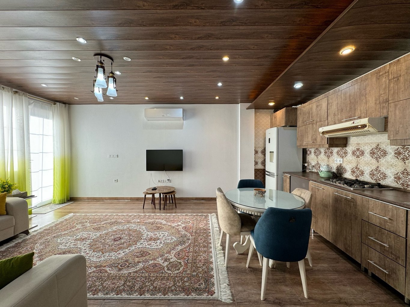 یک خوابه ساحلی افرا