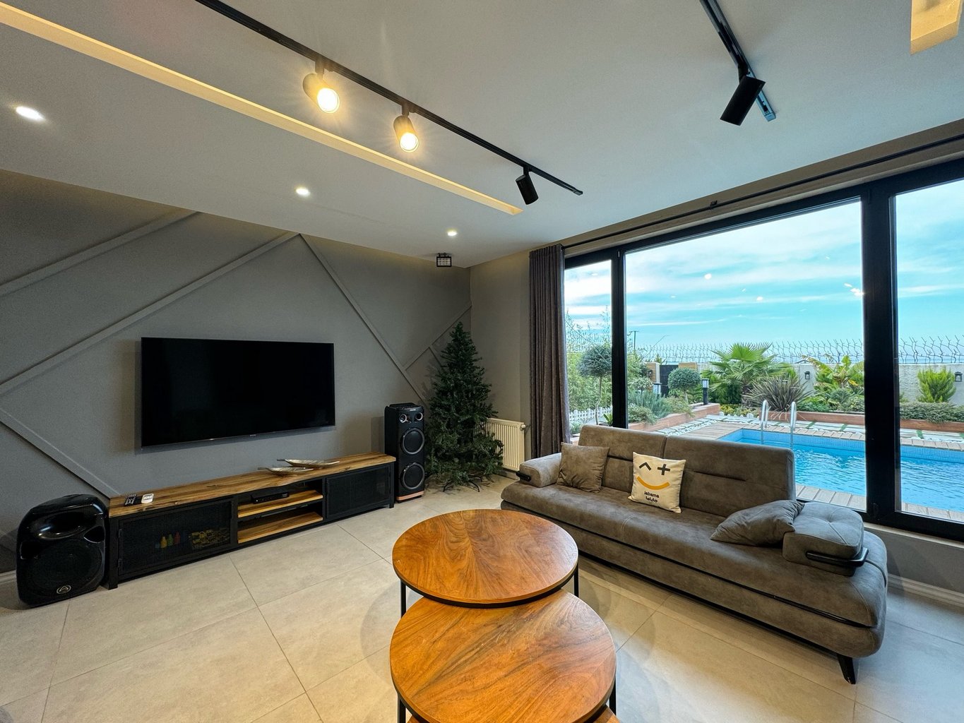 سه خوابه ساحلی استخردار آبگرم کاج 1