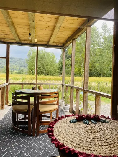 کلبه یک خوابه جنگلی چوبی جکوزی دار سراگاه