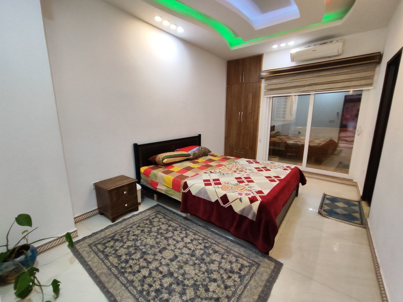 ویلا چهارخوابه تریپلکس استخردار پنج ستاره باران