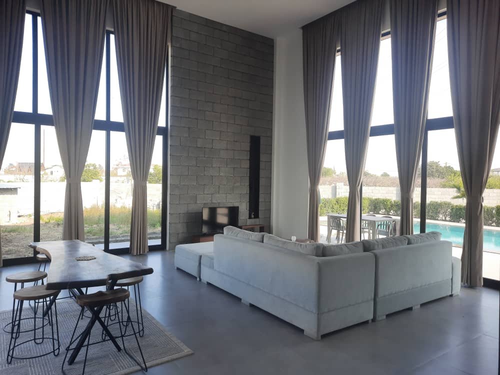 سه خوابه استخردار آبگرم عمارت کنج