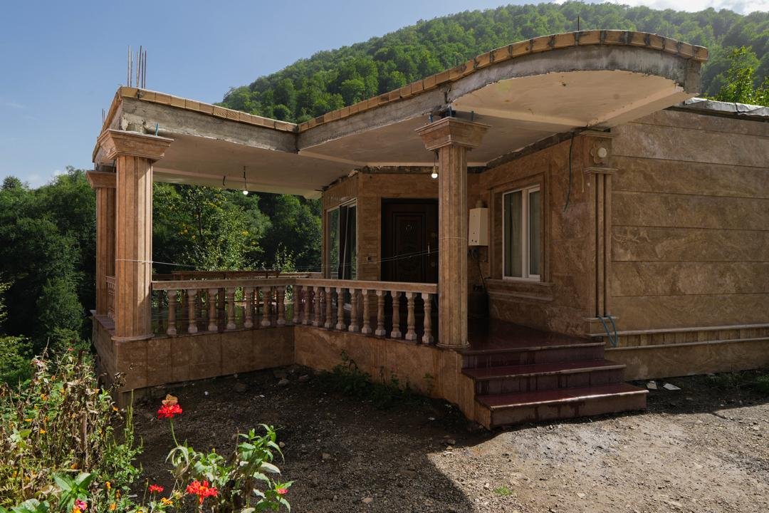 یک خوابه شیشه ای آبشار