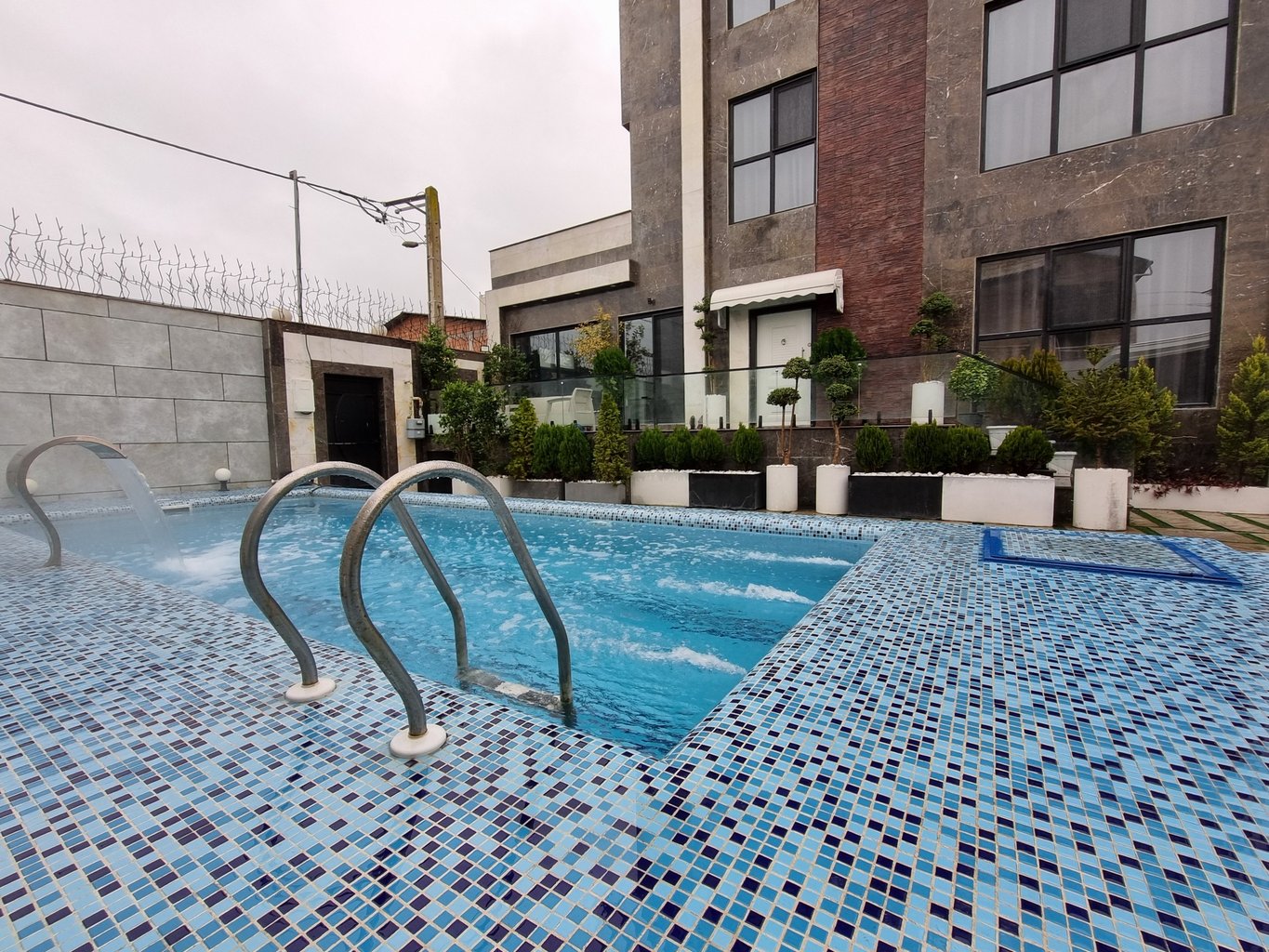 سه خوابه استخردار آبگرم سیترین