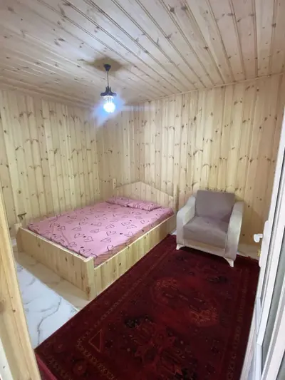 کلبه دوخوابه چوبی جنگلی بهشتی