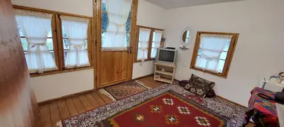 کلبه فلت چوبی گلها