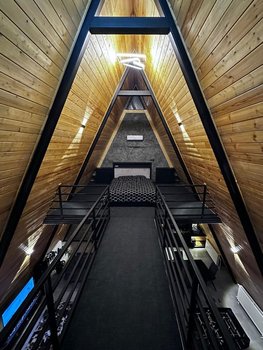 کلبه یک خوابه سوئیسی استخردار آب گرم شاد