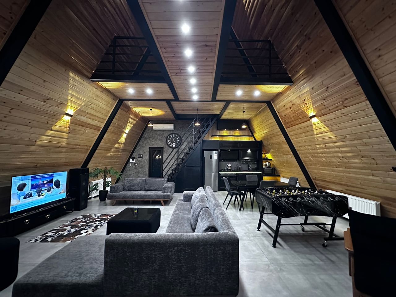 کلبه یک خوابه سوئیسی استخردار آب گرم شاد