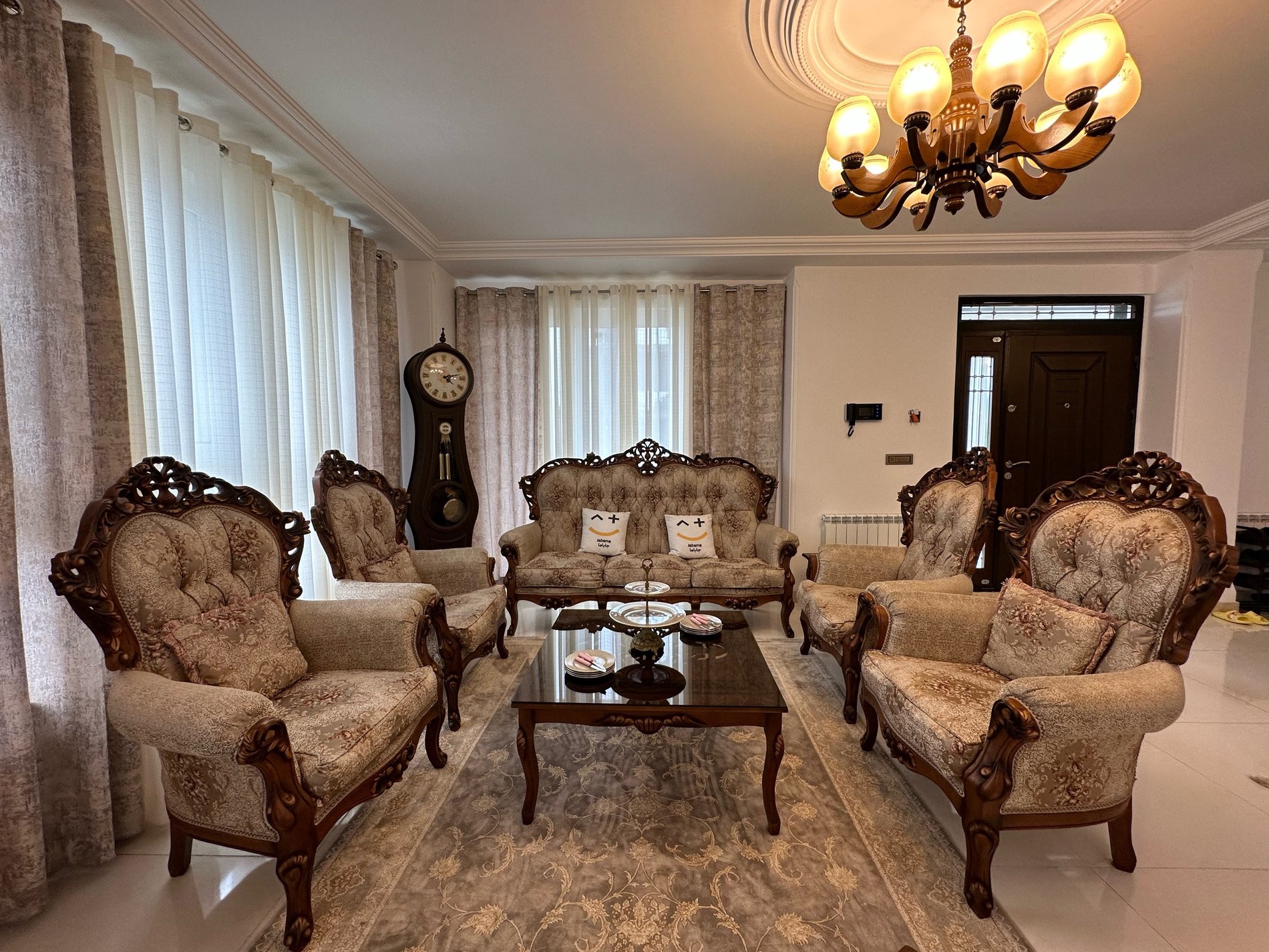 ویلا چهارخوابه استخردار آبگرم عمارت آپادانا