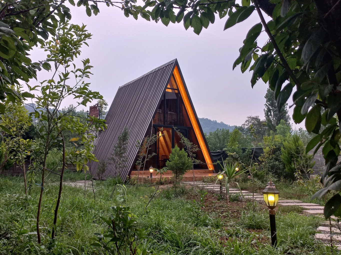 یک خوابه چوبی نیلا