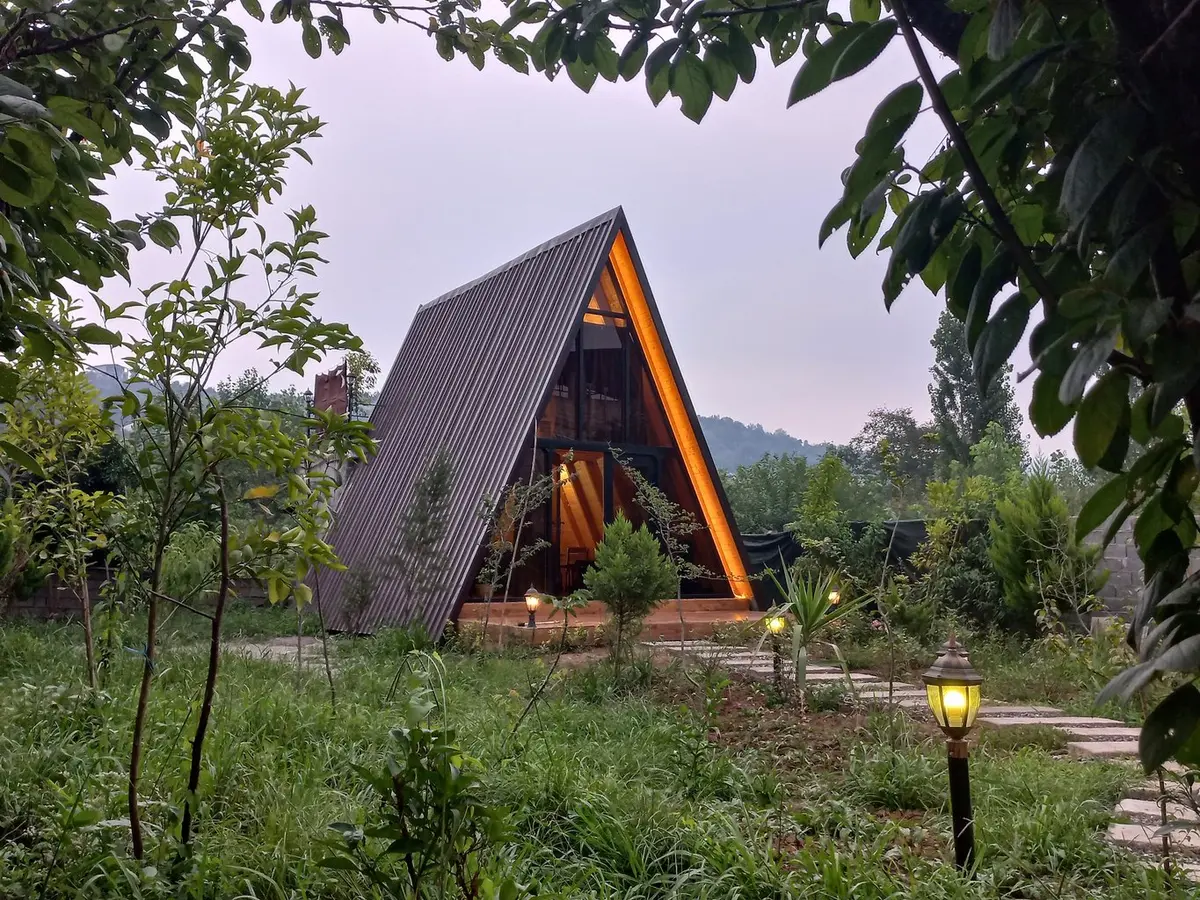 کلبه یک خوابه چوبی نیلا