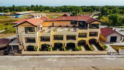 مجتمع اقامتی دنسه گیلاریا - واحد محوطه 3