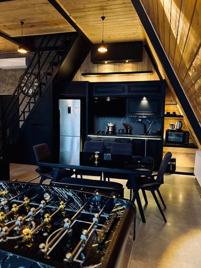 کلبه یک خوابه سوئیسی استخردار آب گرم شاد