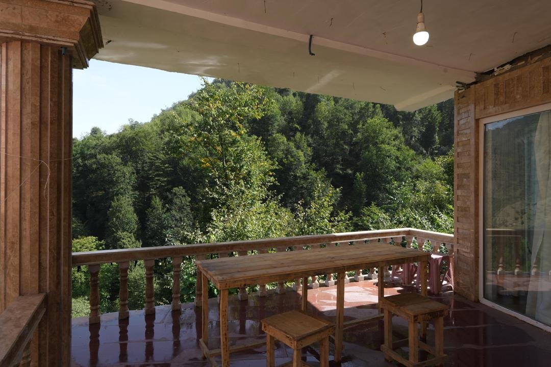 یک خوابه شیشه ای آبشار