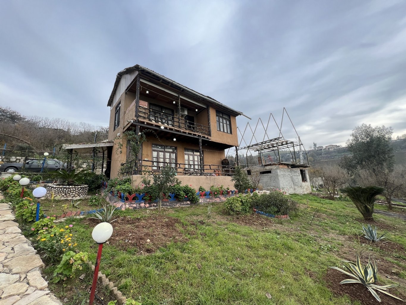 اقامتگاه سنتی گل باغ باران - واحد گل یاس