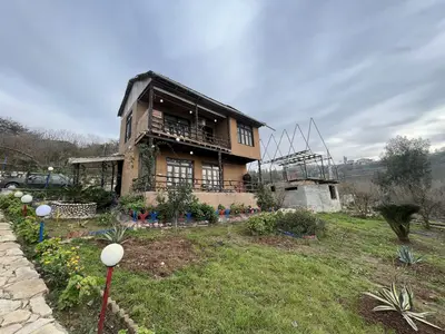 اقامتگاه سنتی گل باغ باران - واحد گل یاس