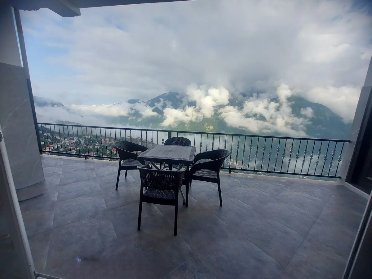 سوئیت یک خوابه بام دوهزار برسه