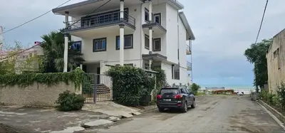 آپارتمان دوخوابه ساحلی عمارت سفید