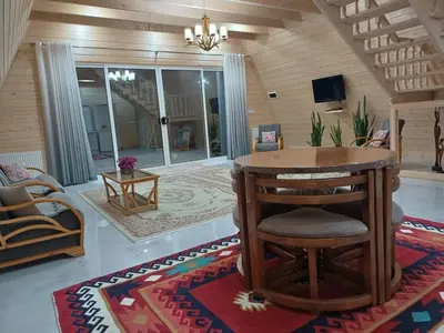 کلبه دوخوابه سوئیسی شاد