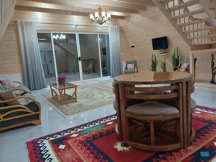 کلبه دوخوابه سوئیسی شاد