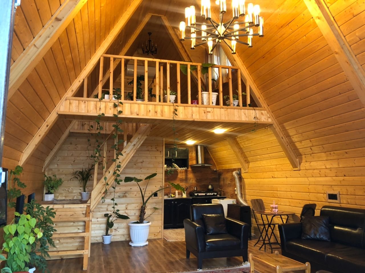 کلبه یک خوابه جنگلی گل رز