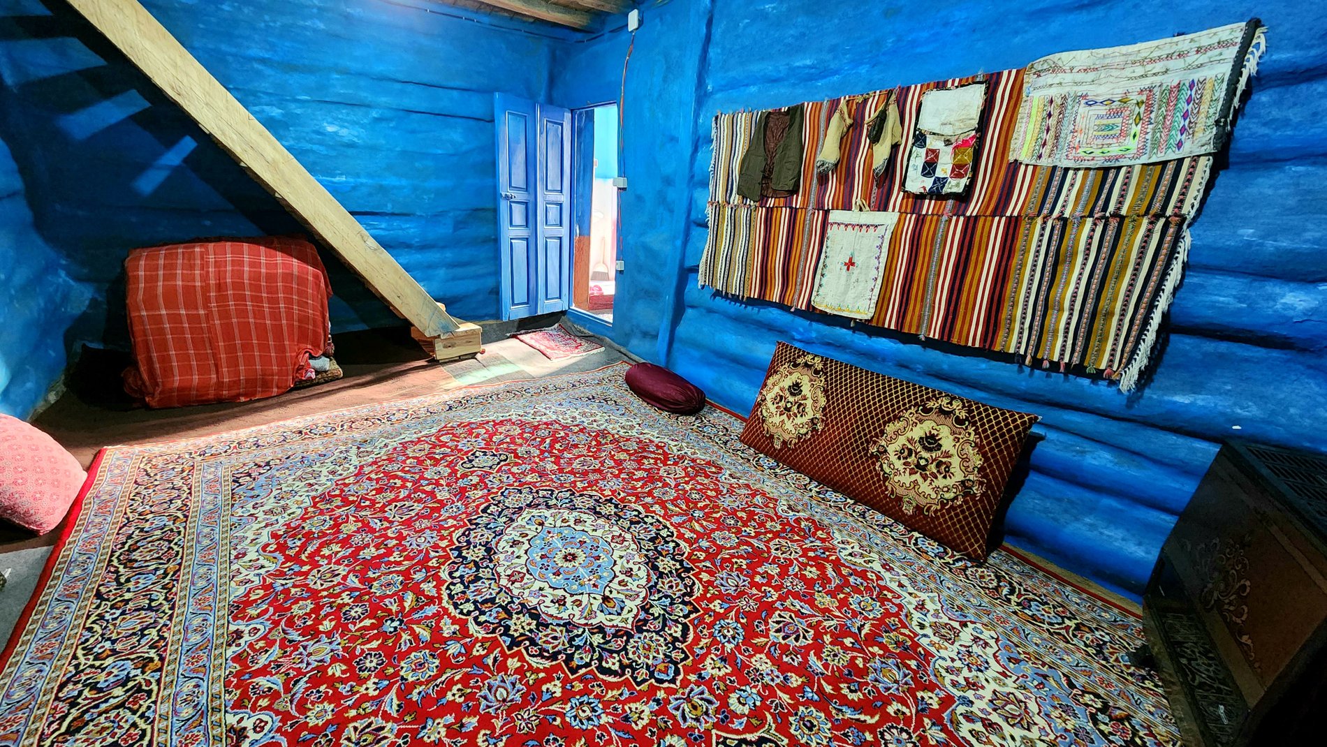 دوخوابه چوبی حامد