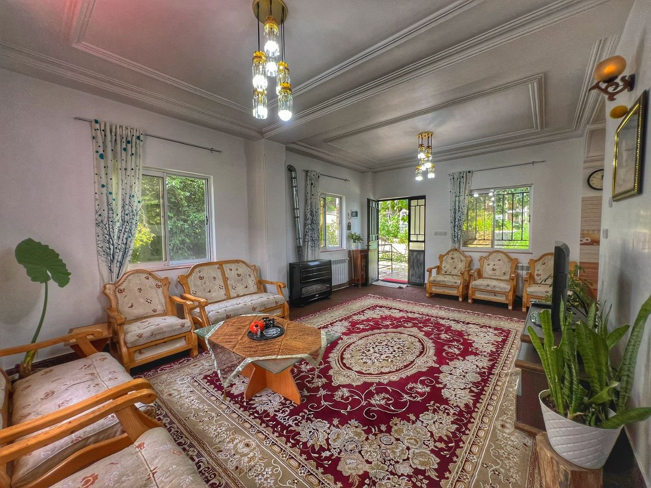 کلبه دوخوابه جکوزی دار جنگلی كرات