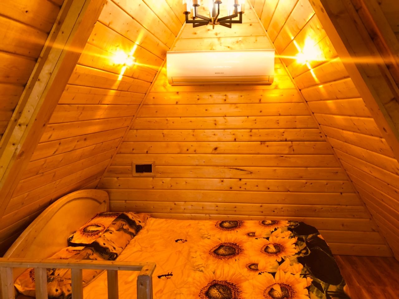 یک خوابه جنگلی گل رز