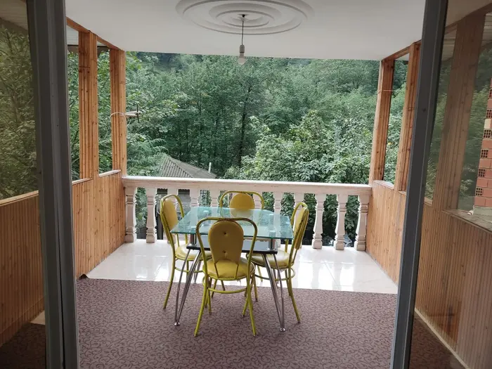 ویلا دوخوابه وکش 1 - بالکن ومیز ناهار خوری