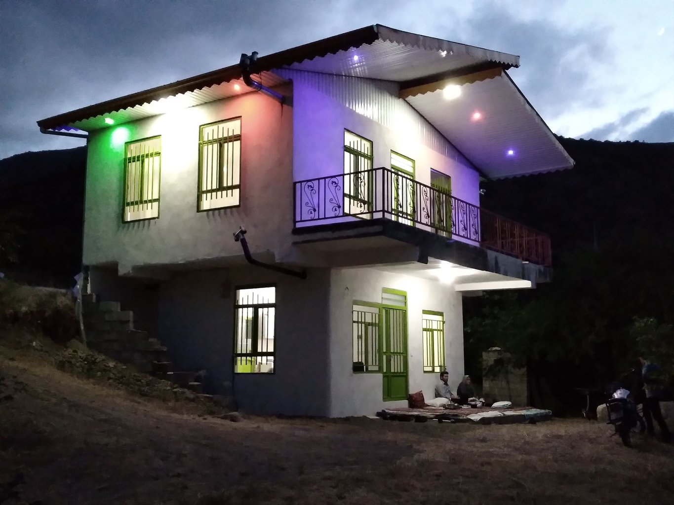 ویلا یک خوابه جنگلی قلعه بابک - شب اقامتگاه