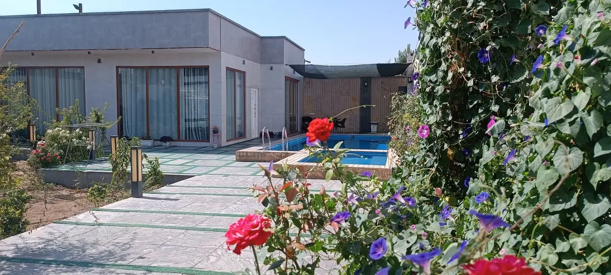 ویلا یک خوابه استخردار آسمان - نمای ورودی ویلا
