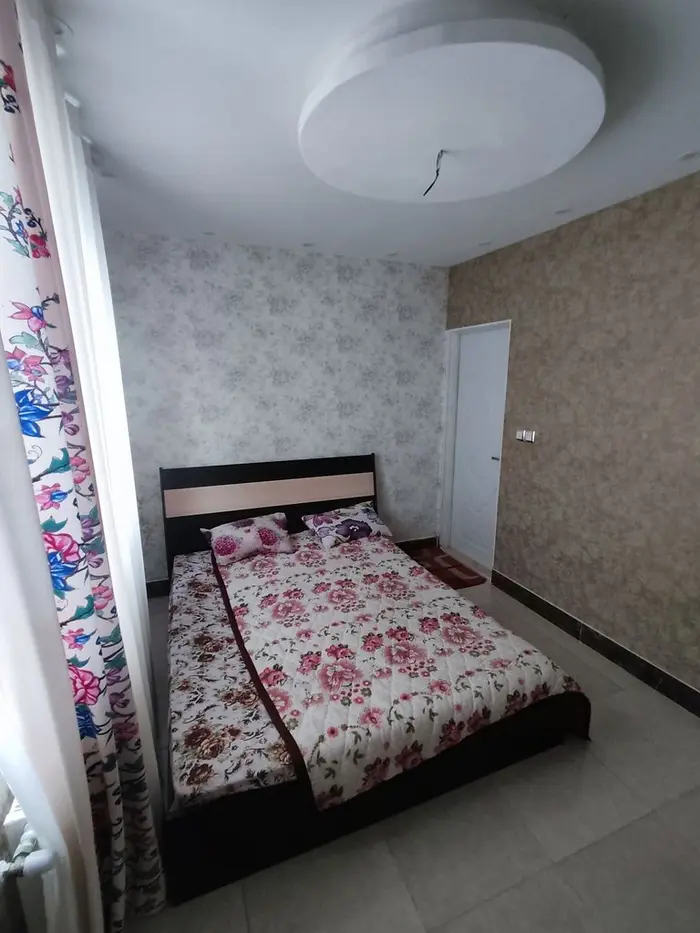 ویلا دوخوابه ساحلی مستشار - اتاق خواب با تخت دونفره